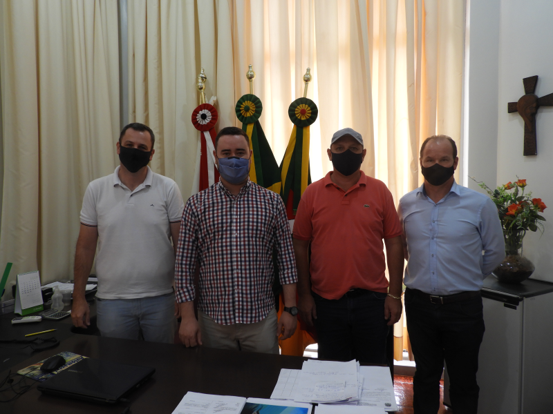 Prefeito de Dom Pedrito visita prefeito Fernando Machry